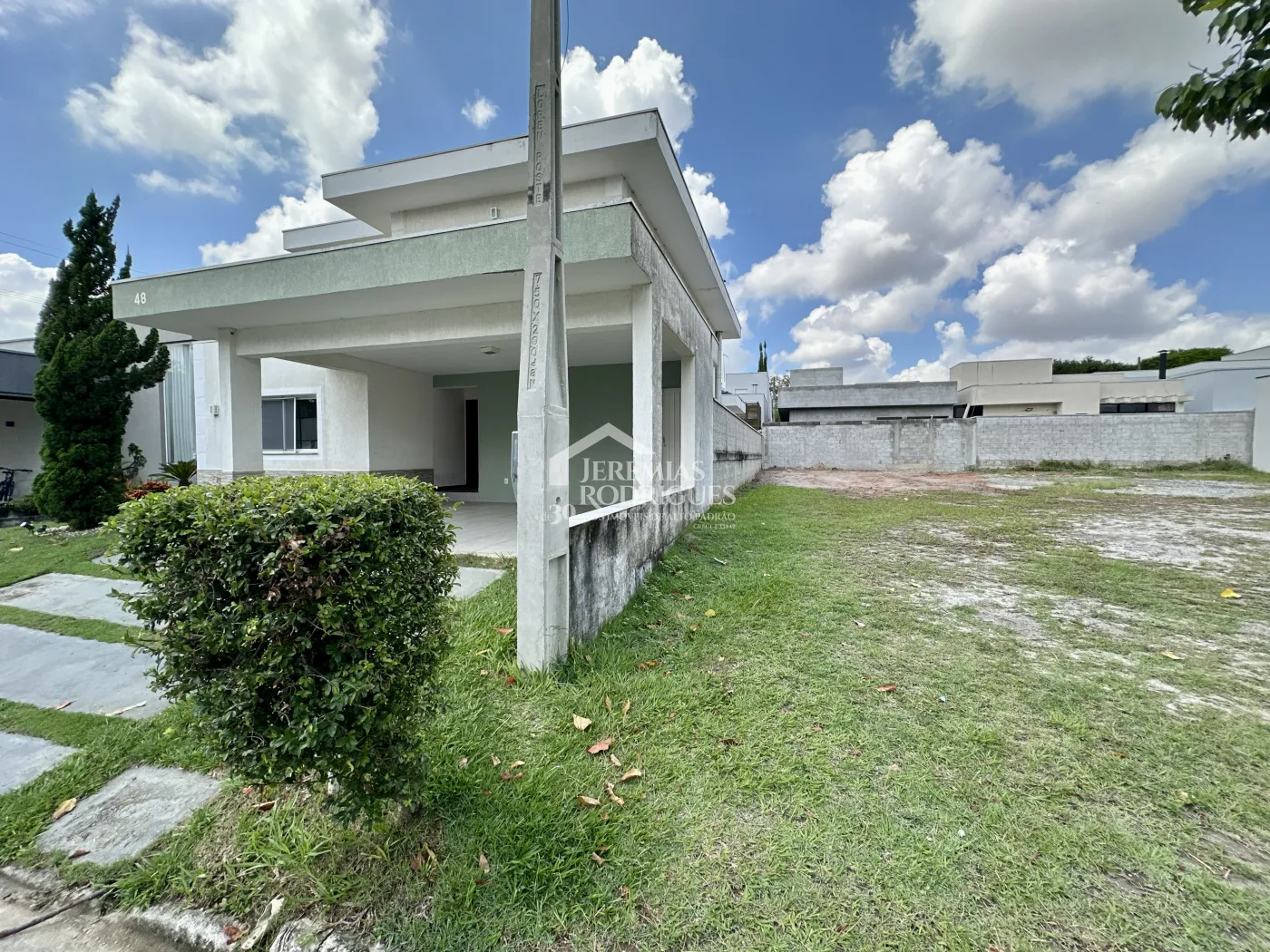 Casa para venda e locação com 4 suítes no Condomínio Campos do Conde II em Tremembé/SP