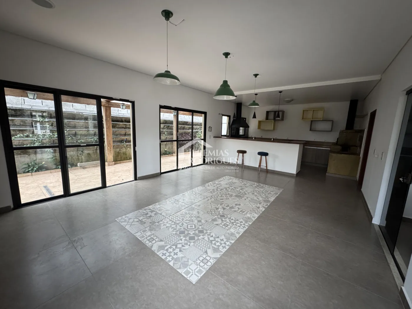 Casa para venda e locação com 4 suítes no Condomínio Village Splendore em Pindamonhangaba/SP.
