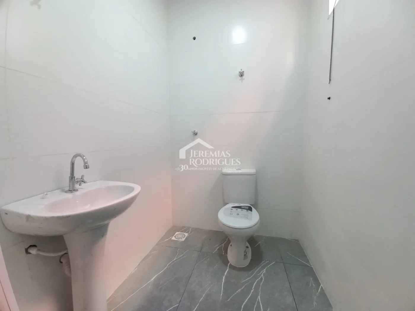 Galpão com 144 m² no bairro Residencial Jardim Aurora em Pindamonhangaba/SP.