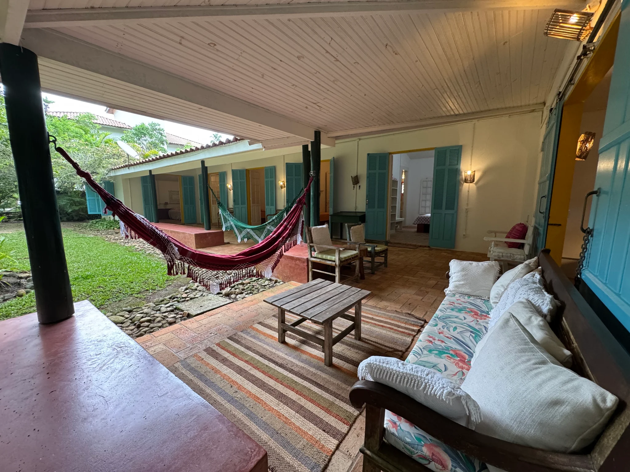 Casa à venda com 5 dormitórios na Praia Vermelha do Centro em Ubatuba/SP. 
