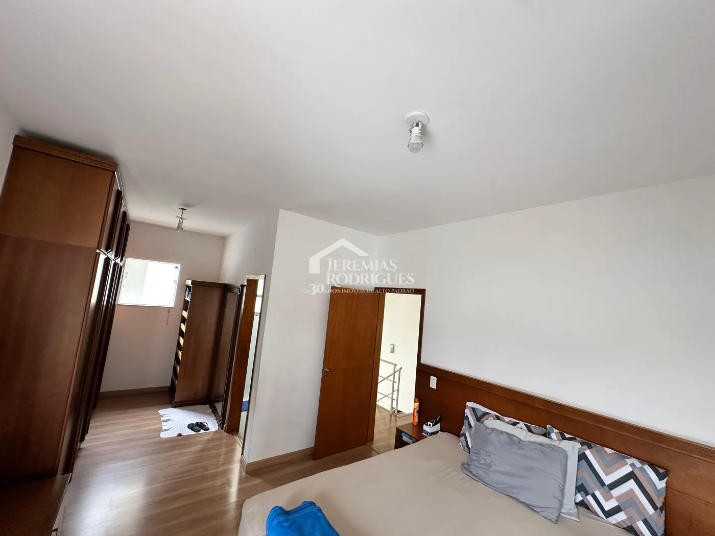 Casa à venda com 3 dormitórios no Condomínio Jatobá em Tremembé/SP.