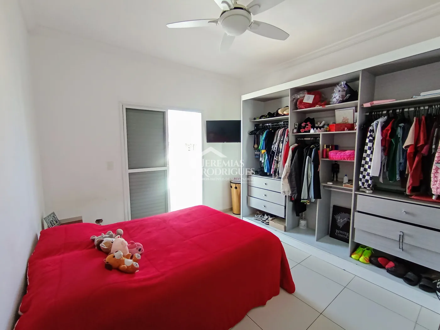 Casa assobradada com 3 suítes - Condomínio Jardim Oásis - Taubaté/SP.