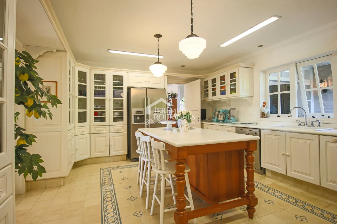 Sobrado com 6 suítes, 615 m² - Vila Inglesa - Campos do Jordão/SP.