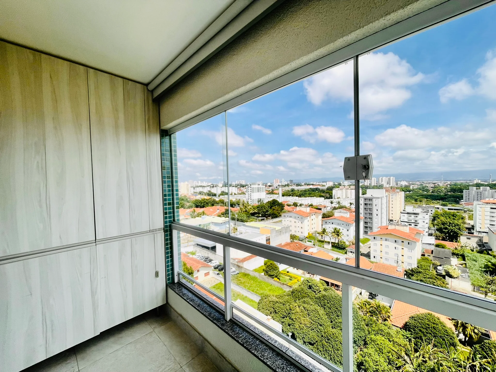 Cobertura duplex com 3 dormitórios no Condomínio Monte Castelo em  Taubaté/SP. 