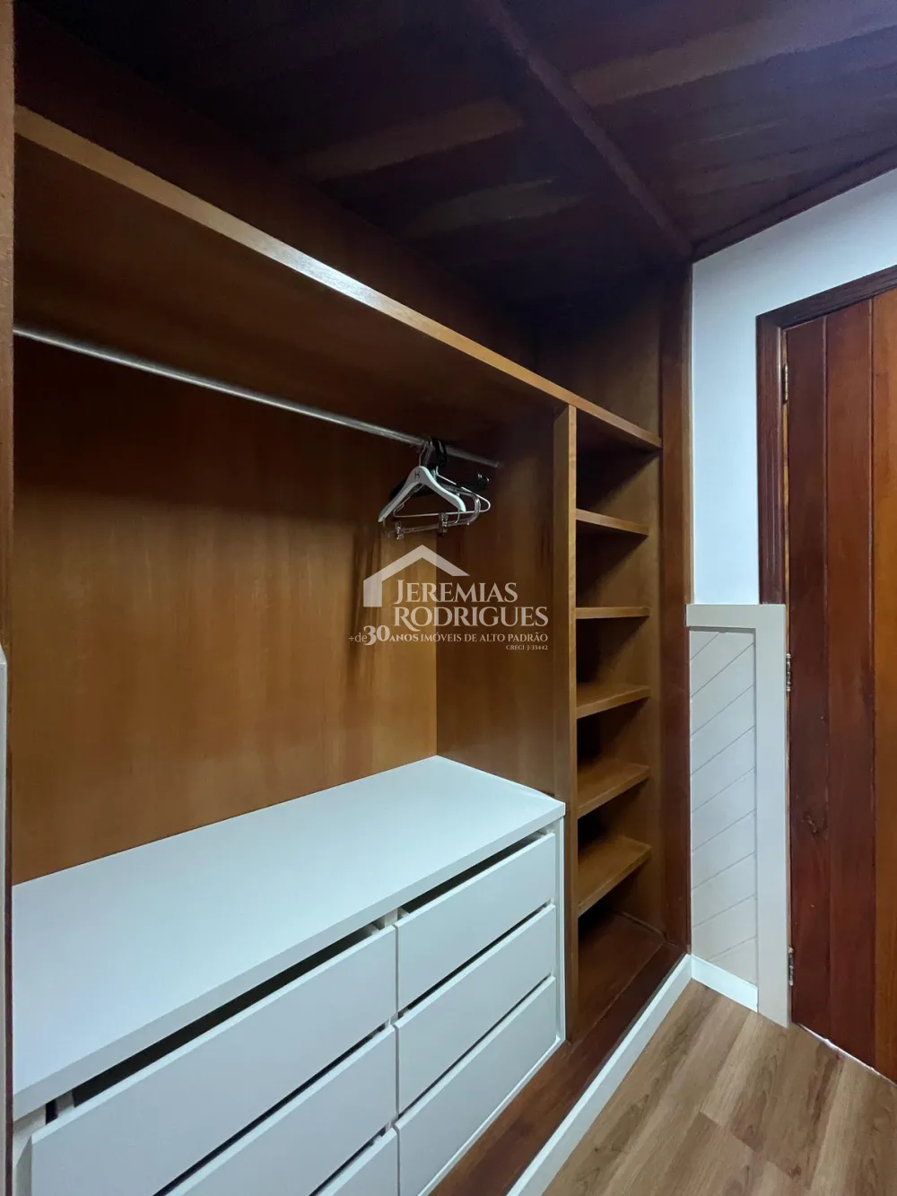 Casa com 4 suítes, 350 m² -  Vila Francalanza - Campos do Jordão/SP.