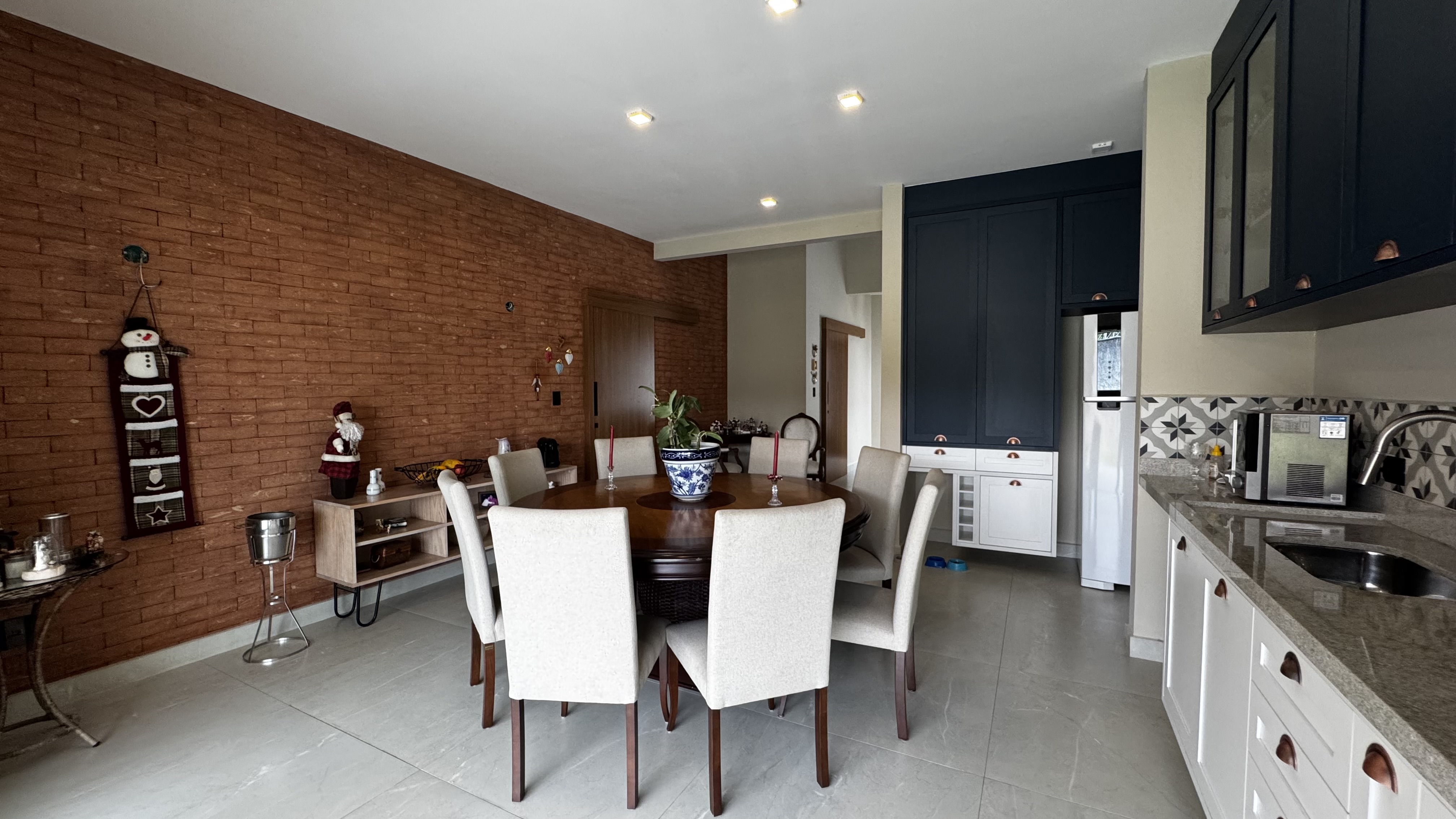 Casa à venda com 3 dormitórios no Condomínio Reserva Bonsucesso em Pindamonhangaba/SP.