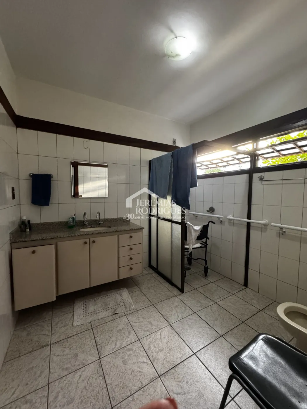 Casa à venda com 3 dormitórios no bairro Vila Rica em Pindamonhangaba/SP