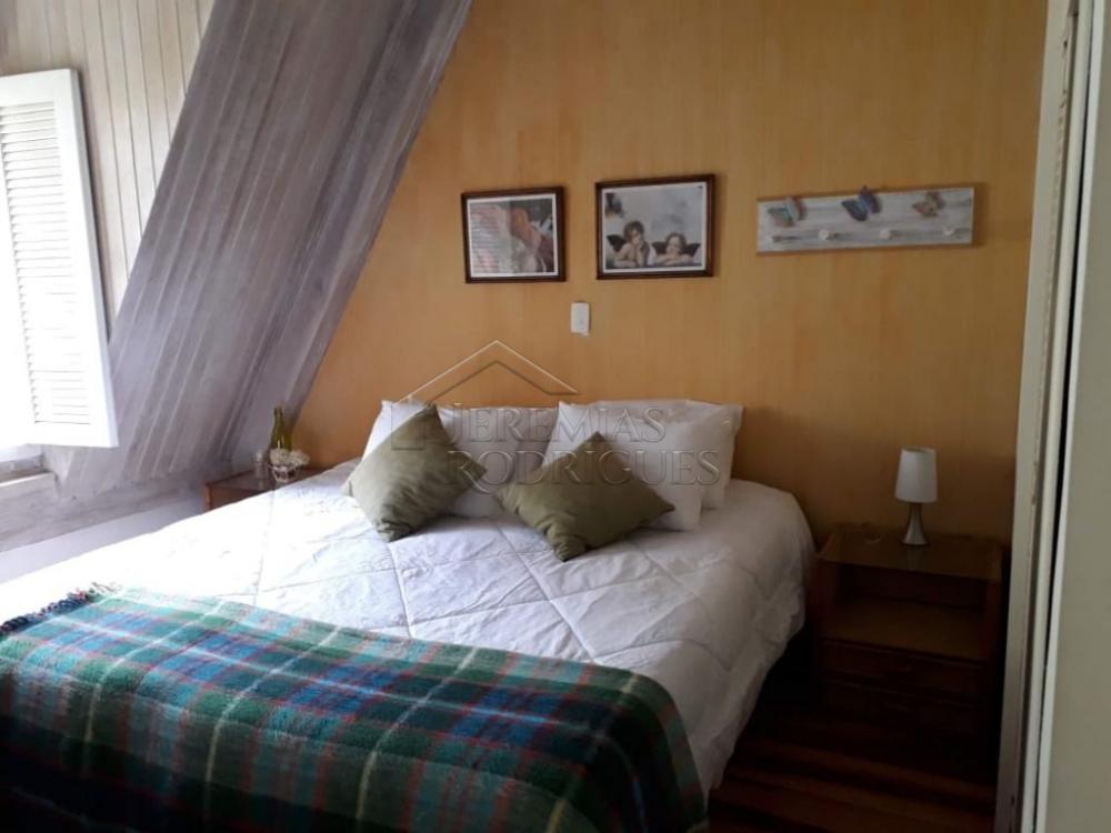 Casa à venda com 3 suítes no Condomínio Recanto do Fojo em Campos do Jordão/SP