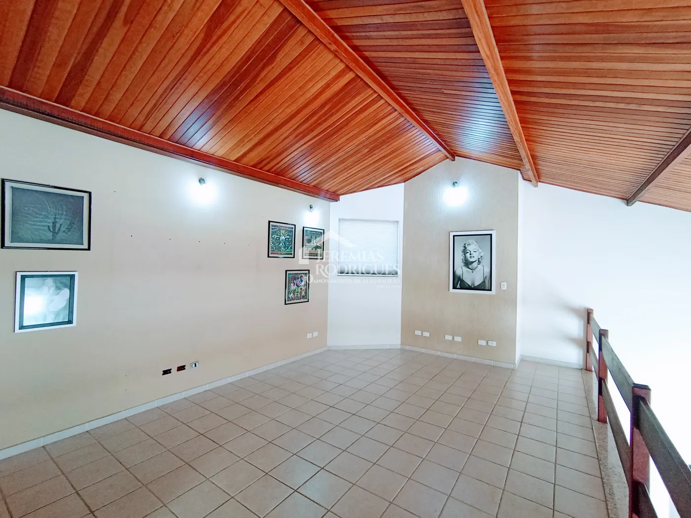 Casa à venda com 3 dormitórios no Condomínio Vale dos Príncipes em Taubaté/SP.