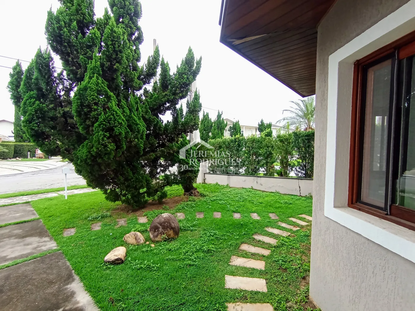 Casa para venda e locação com 3 dormitórios no Condomínio Taubaté Village em Taubaté/SP