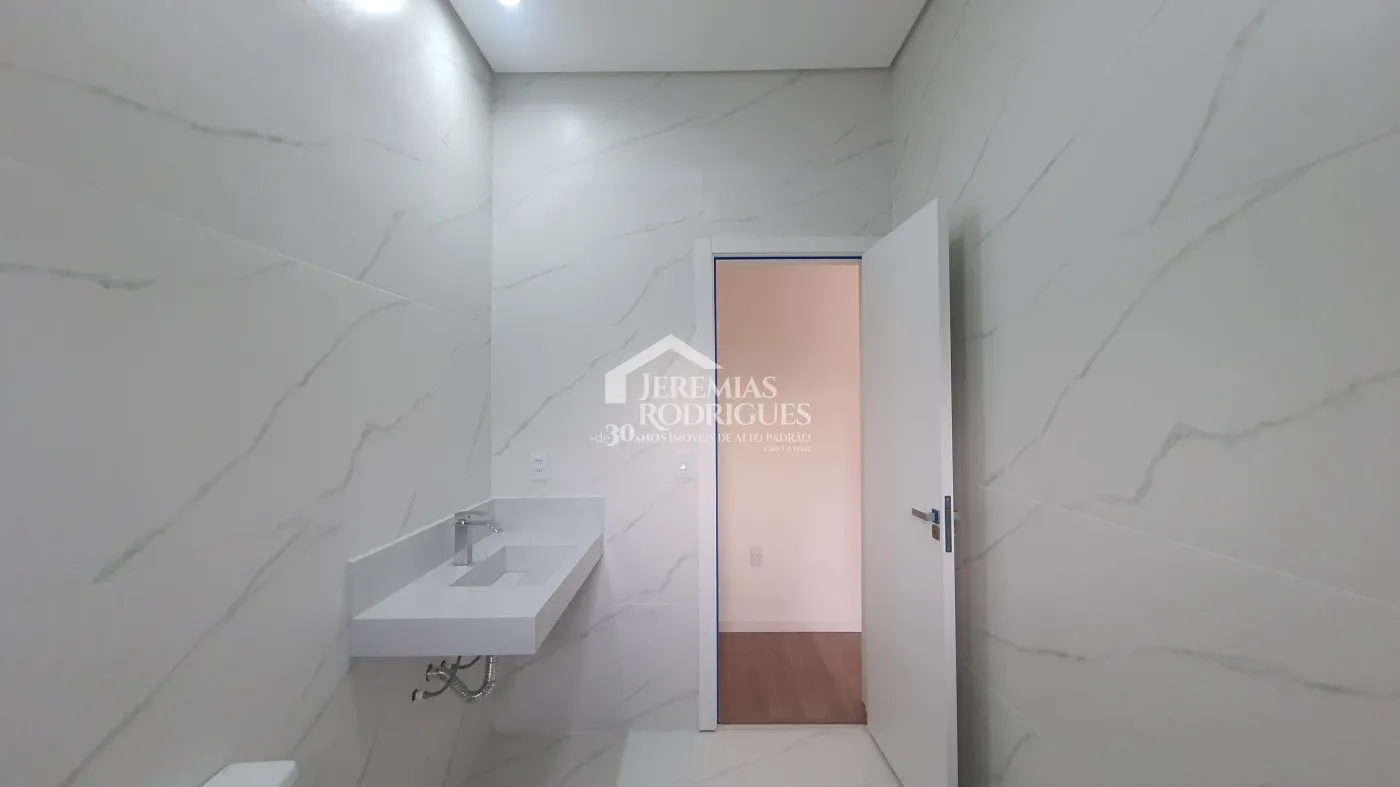 Casa à venda com 3 suítes no Condomínio Chácaras Cataguá em Taubaté/SP.