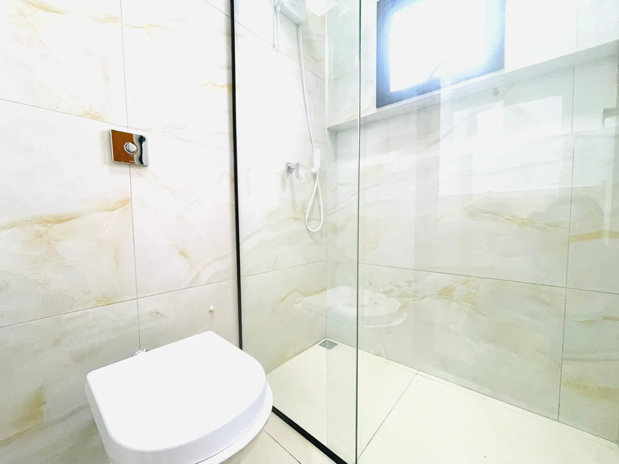 Casa à venda com 4 dormitórios no Condomínio Ouro Ville em Taubaté/SP.