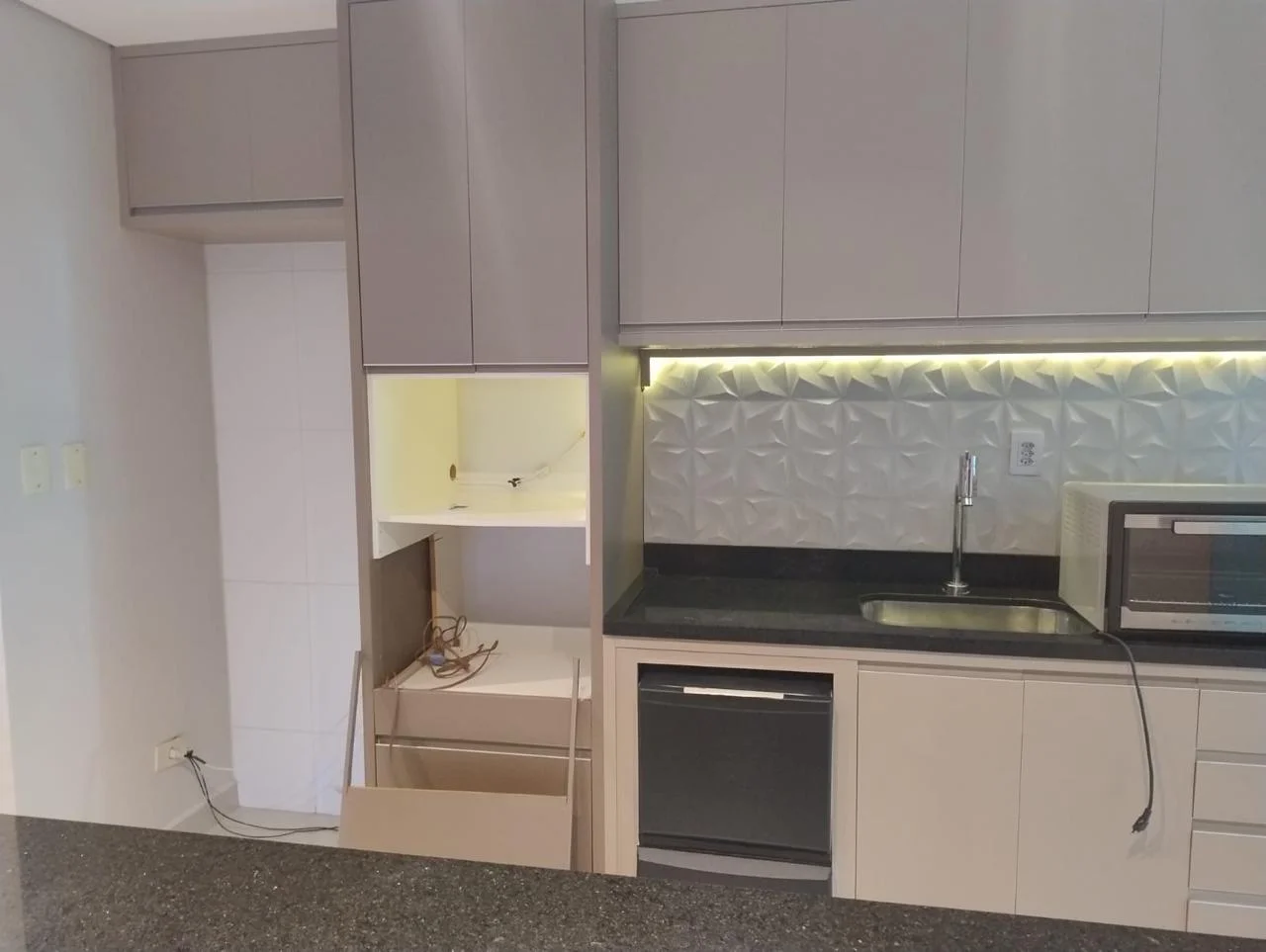 Apartamento com 2 dormitórios, 74 m²  para locação no Condomínio Litani em Taubaté/SP.