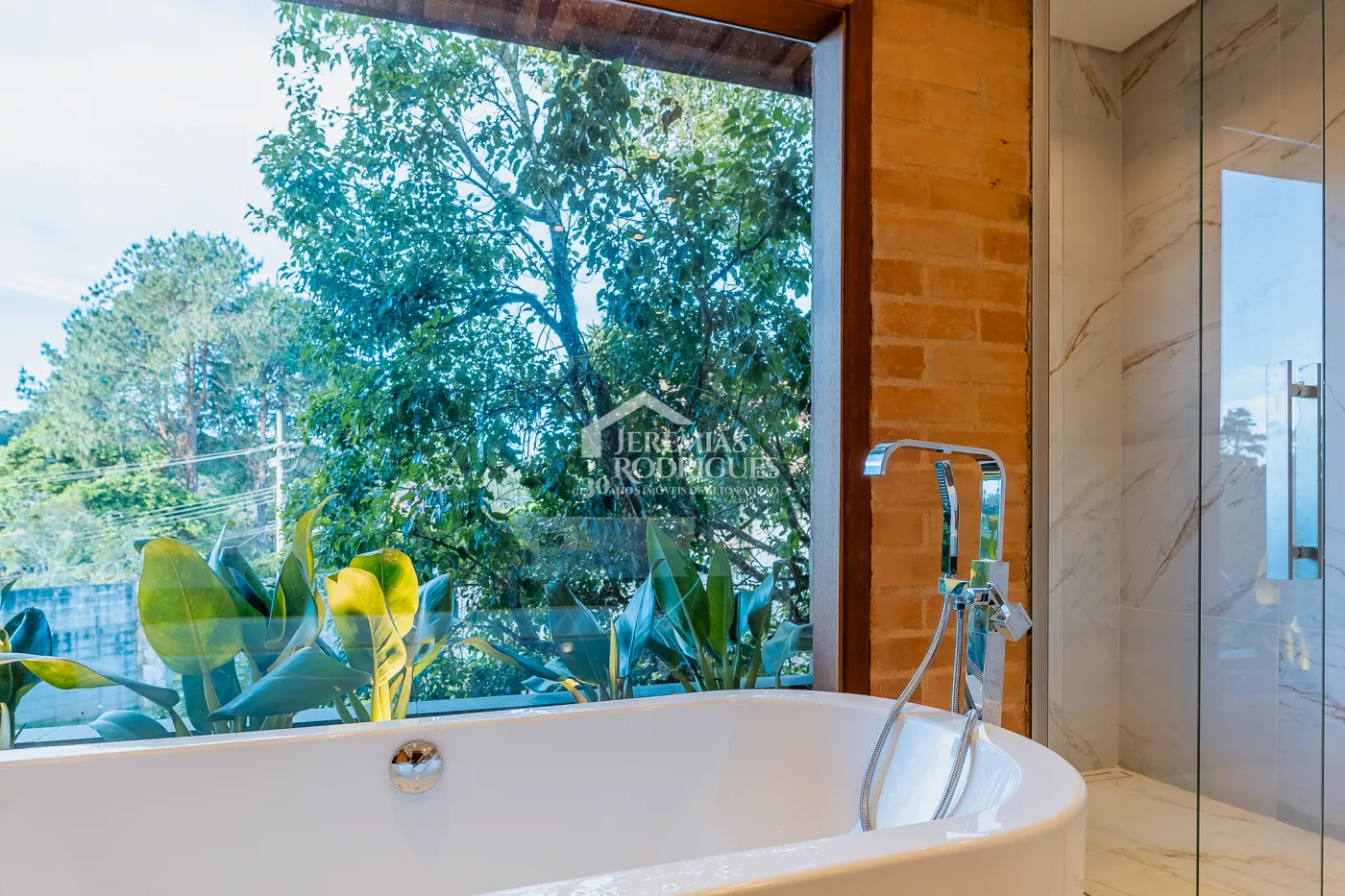 Casa com 4 suítes no condomínio Reserva Figueiredo em Campos do Jordão/SP