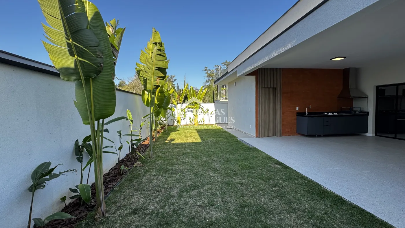 Casa à venda com 3 suítes no Condomínio Reserva dos Lagos em Pindamonhangaba/SP.