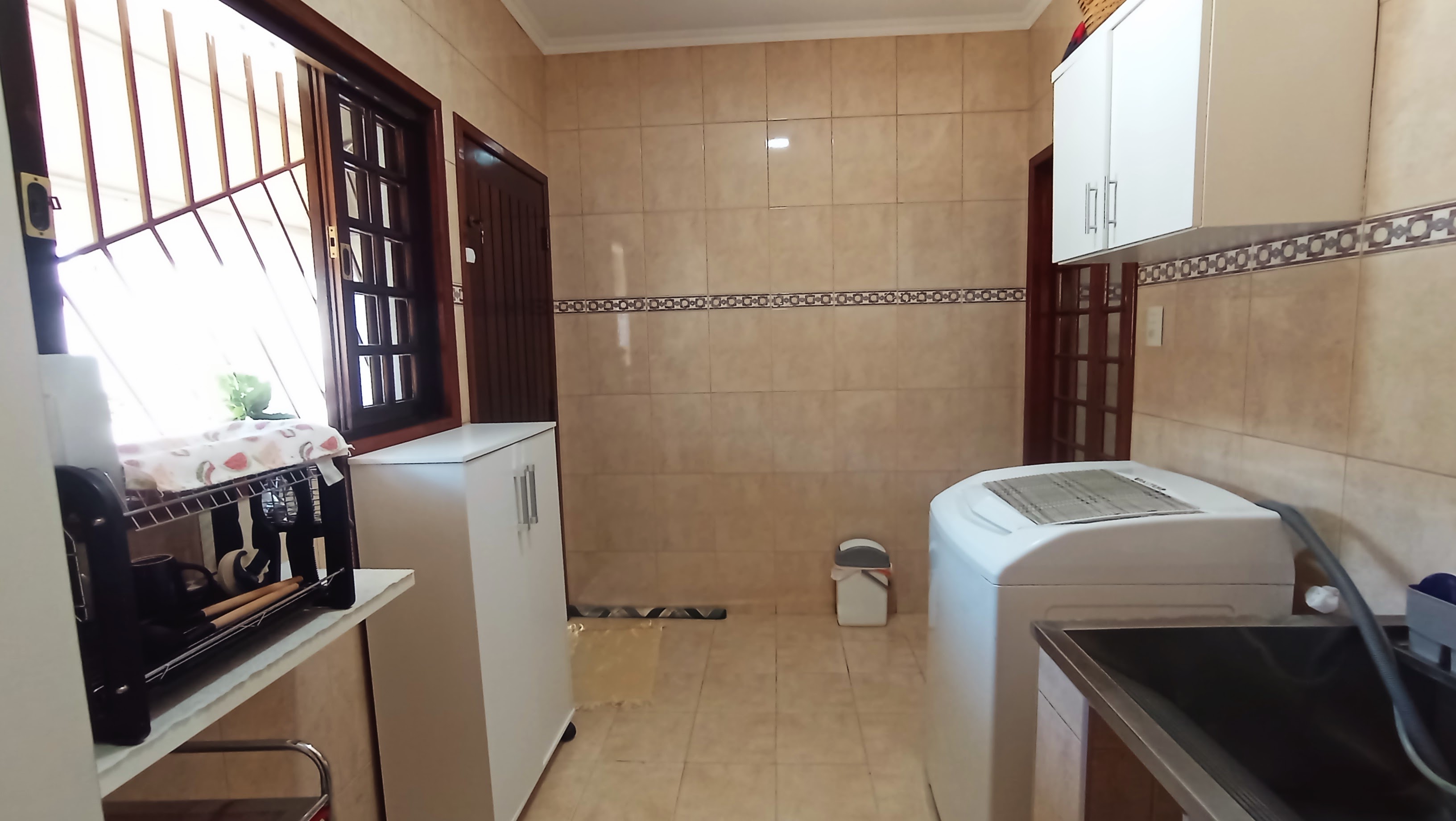 Casa à venda com 3 dormitórios no bairro Jardim do Sol em Taubaté/SP.