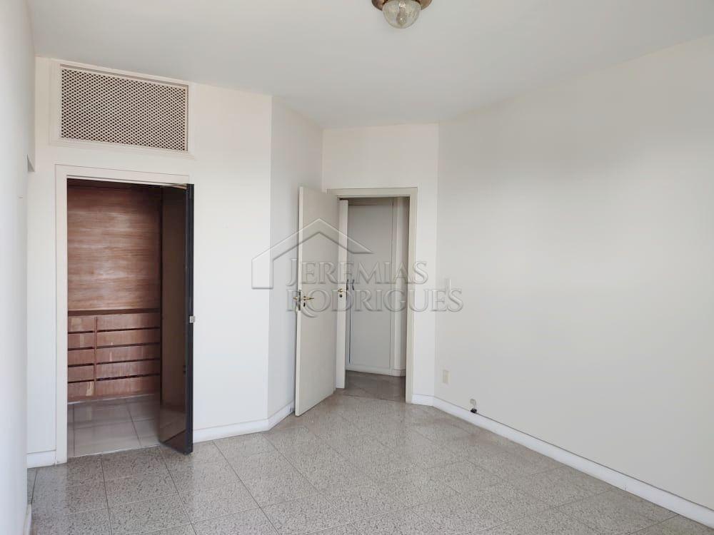 Apartamento para locação com 3 dormitórios, 256 m² no Edifício Plaza Alta em Taubaté/SP.