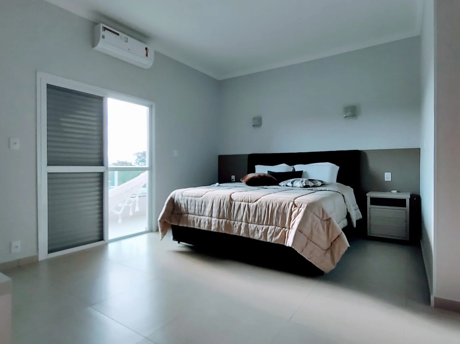 Casa à venda com 3 suítes no Residencial Vargas em Tremembé/SP. 