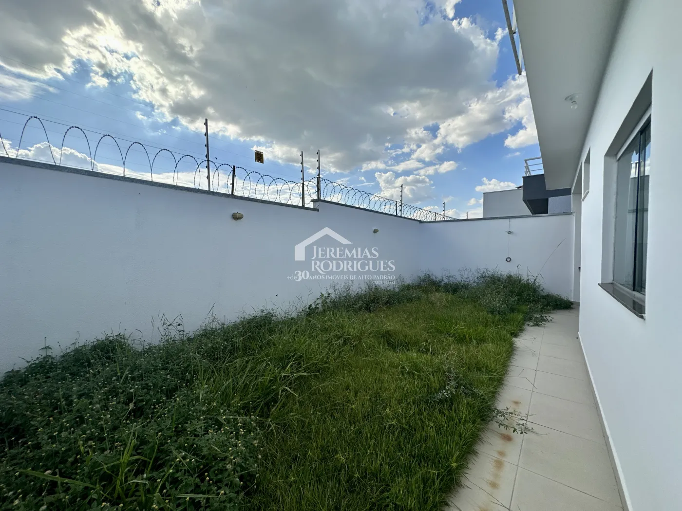 Casa para venda com 3 dormitórios no Condomínio Campos Do Conde I em Tremembé/SP