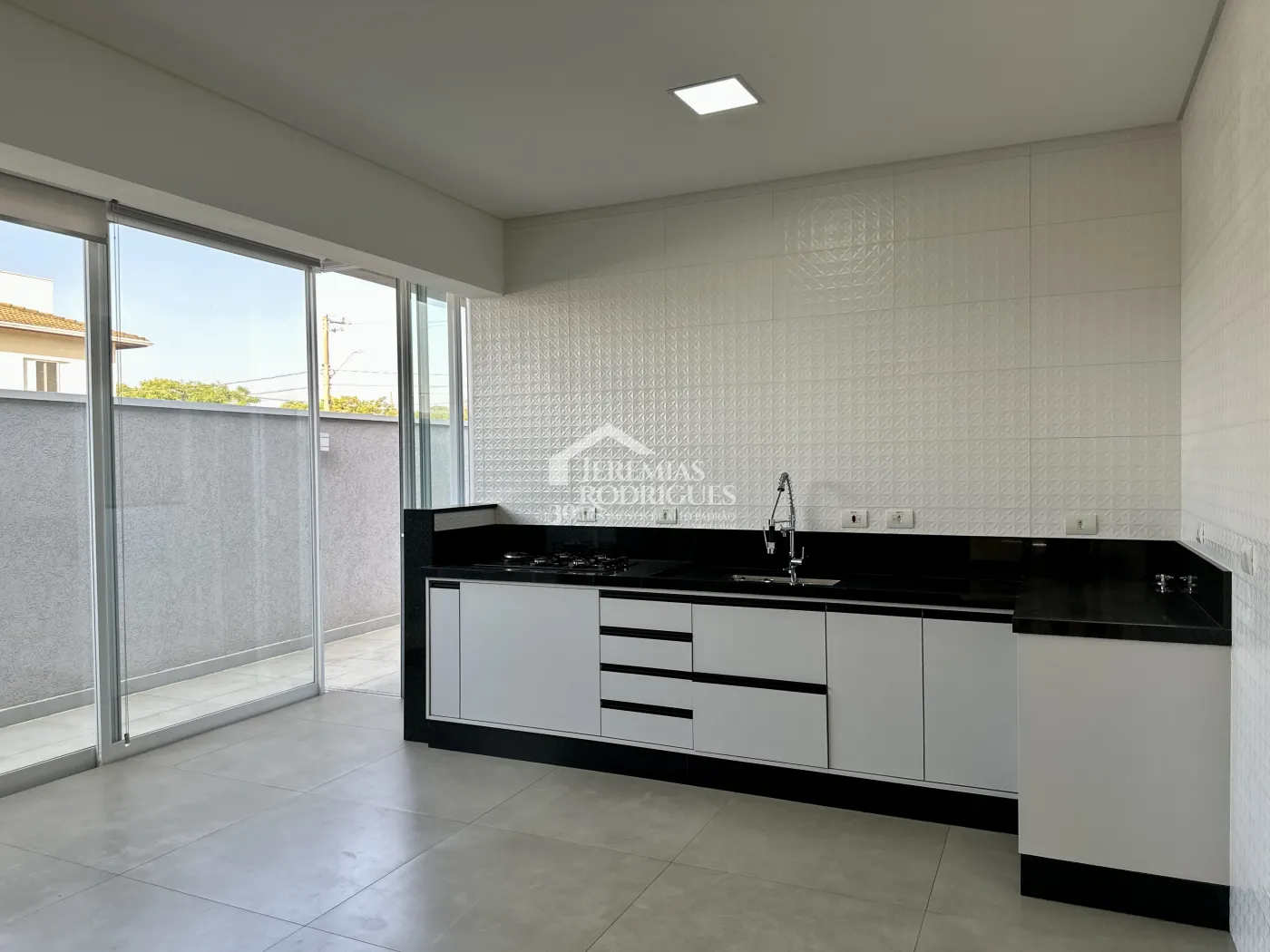 Casa com 3 dormitórios, 169,20 m² - Condomínio Ouro Ville - Taubaté/SP.