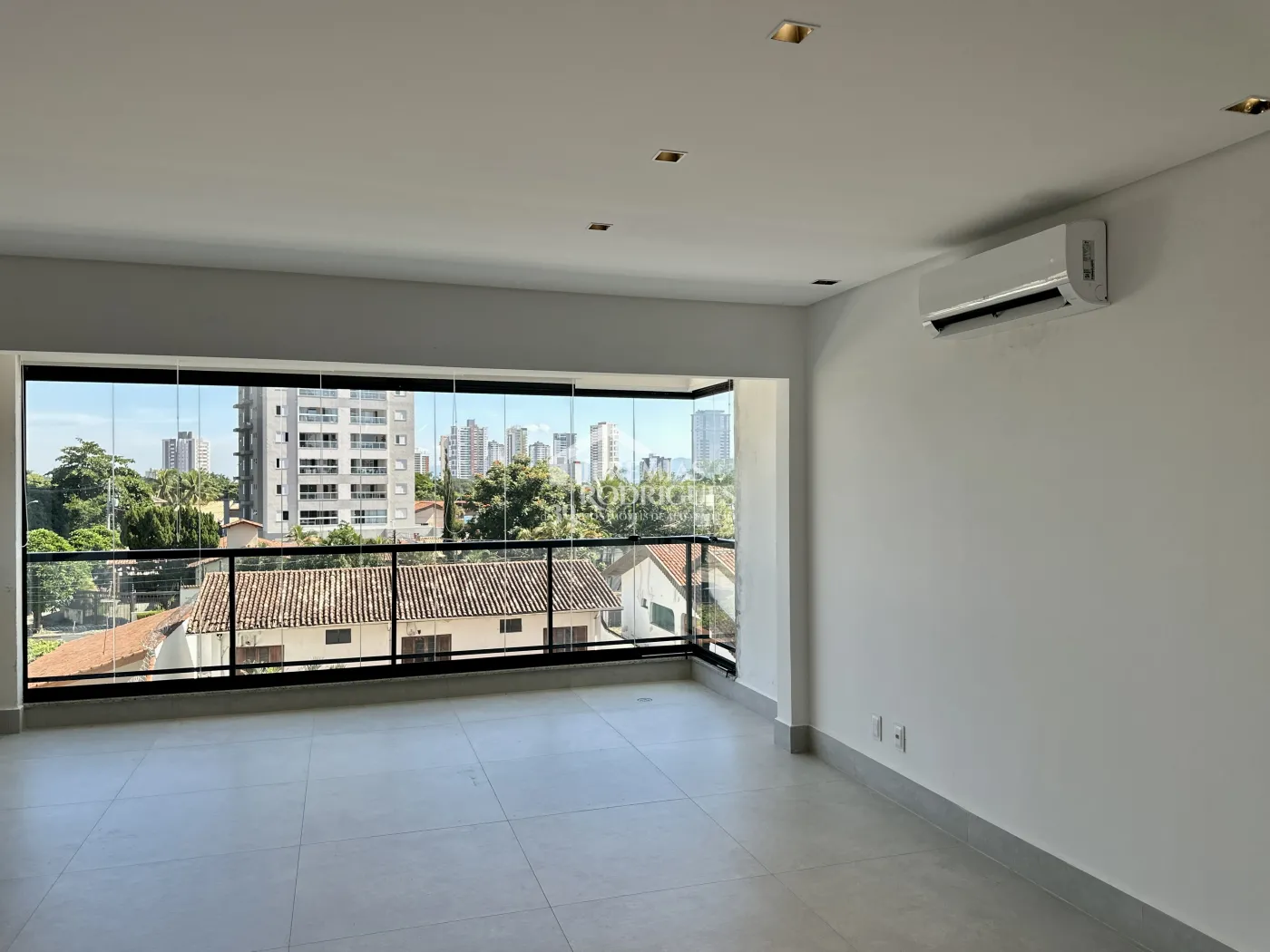 Apartamento à venda com 3 dormitórios, 109 m² no Edifício Lucca em Taubaté/SP