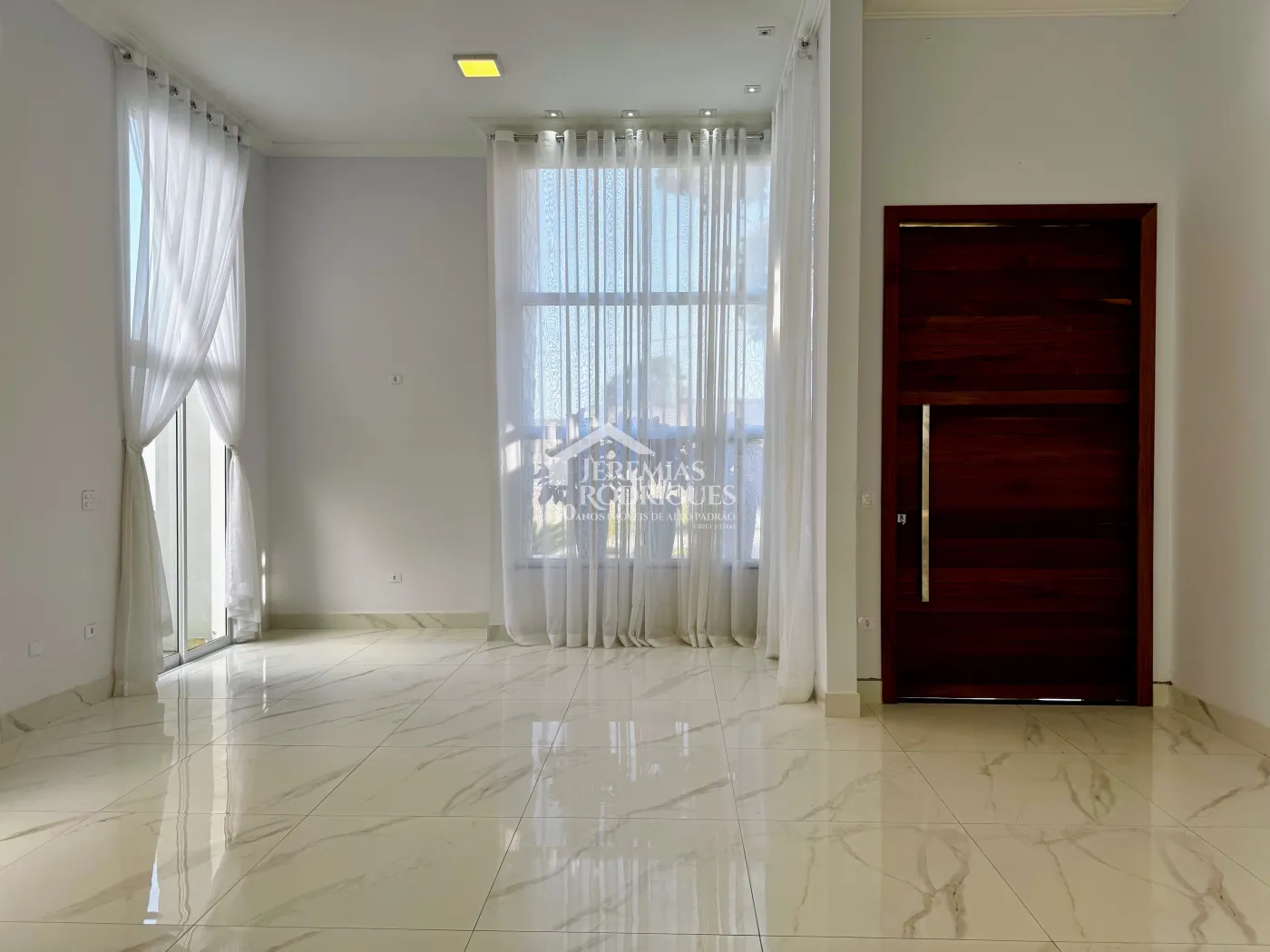 Casa para venda com 3 suítes no Condomínio Reserva dos Lagos em Pindamonhangaba/SP