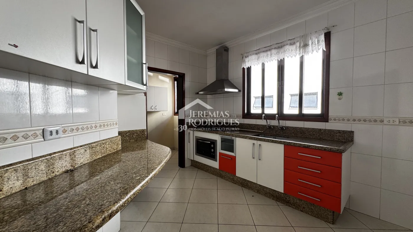 Casa para venda e locação com 4 dormitórios no Condomínio Colonial Village I em Pindamonhangaba/SP