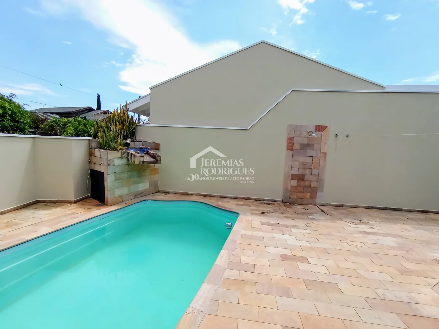 Casa para locação com 4 dormitórios no Condomínio Taubaté Village em Taubaté/SP.