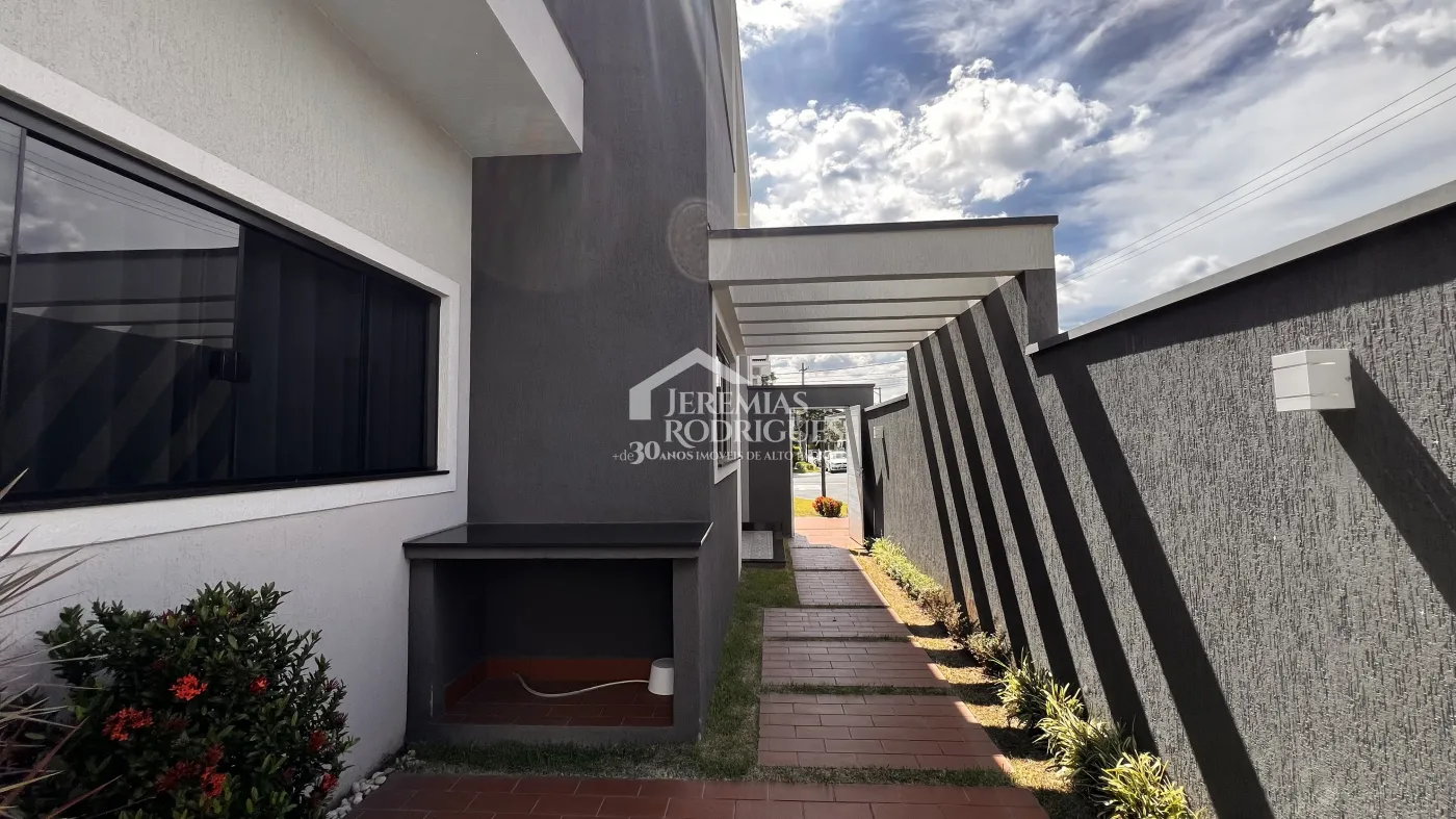 Casa à venda com 3 dormitórios no Condomínio Campos do Conde II em Tremembé/SP.