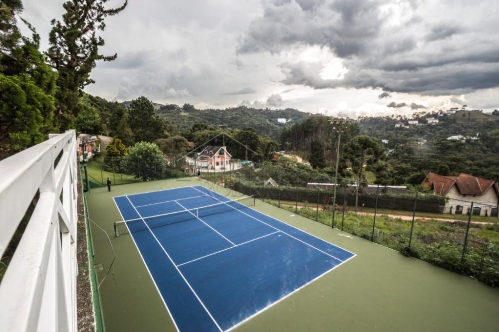 Casa à venda com 7 dormitórios no bairro Recanto das Araucárias em Campos do Jordão/SP.