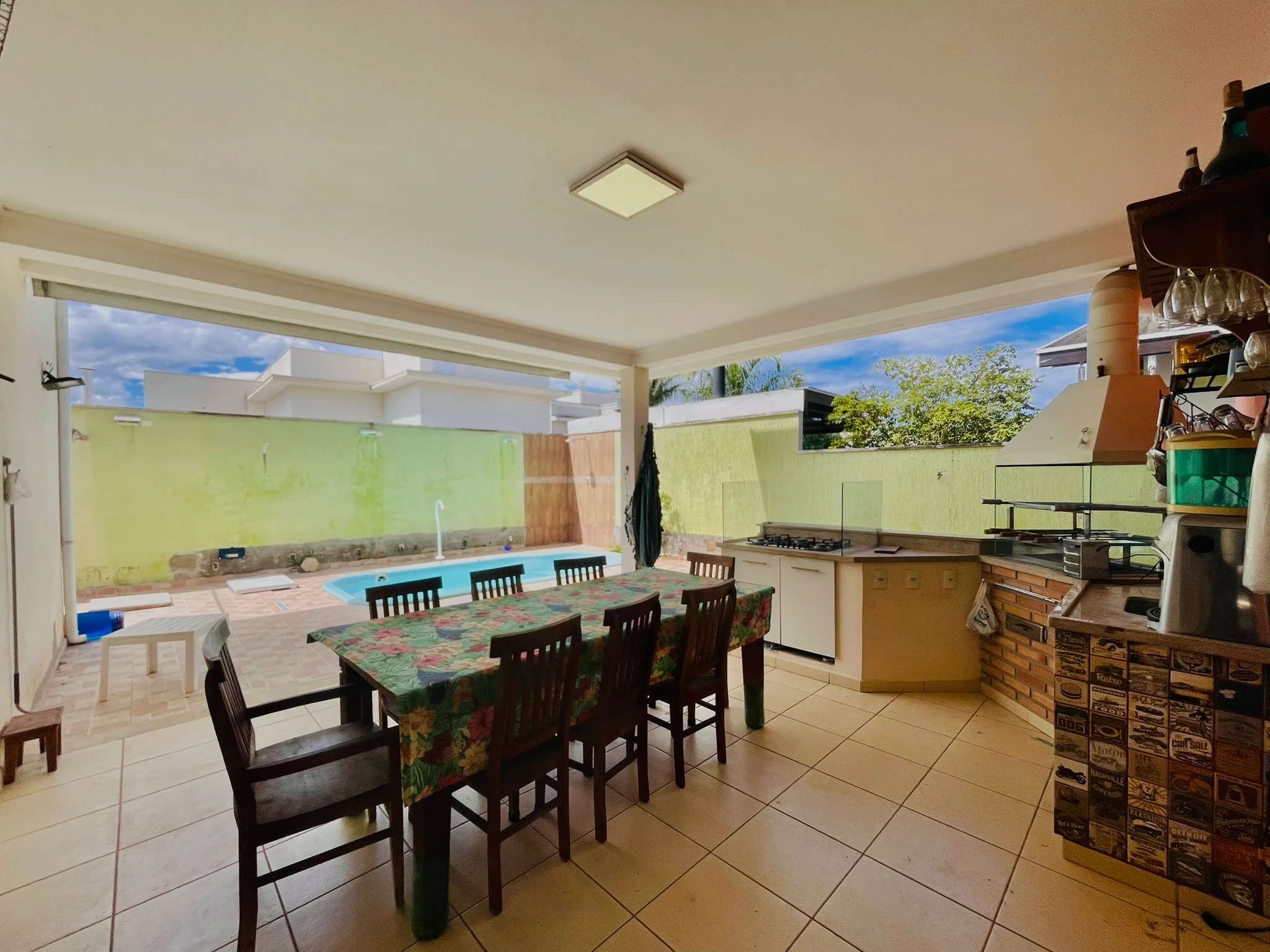 Casa à venda com 4 dormitórios no Condomínio Real Ville em Pindamonhangaba/SP. 