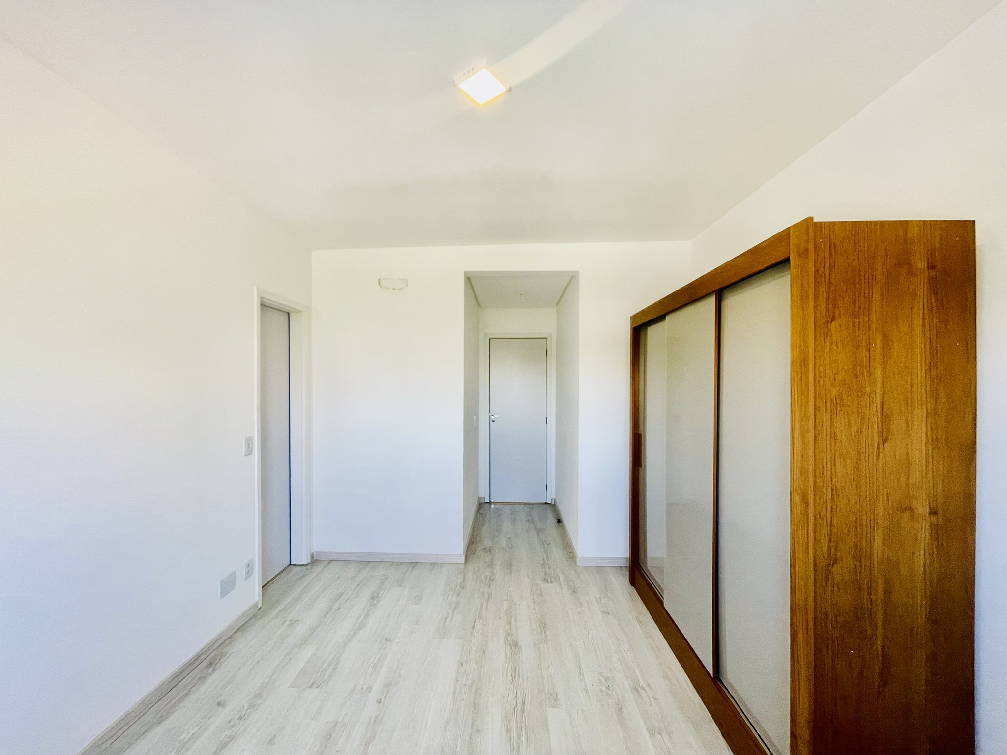 Apartamento à venda com 2 dormitórios, 108 m² no Condomínio Syrah Residence em Taubaté/SP.
