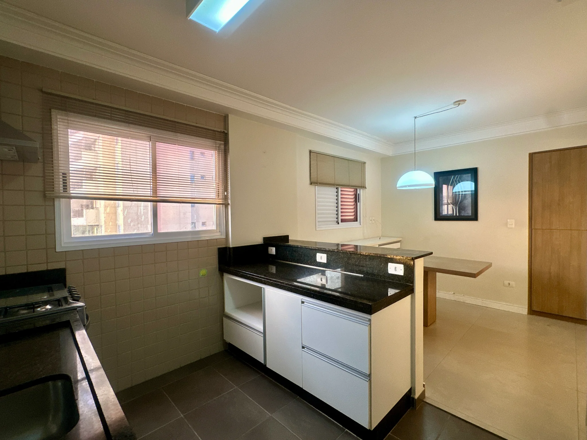 Apartamento mobiliado para venda e locação, 263 m² no Edifício Placere em Taubaté/SP.