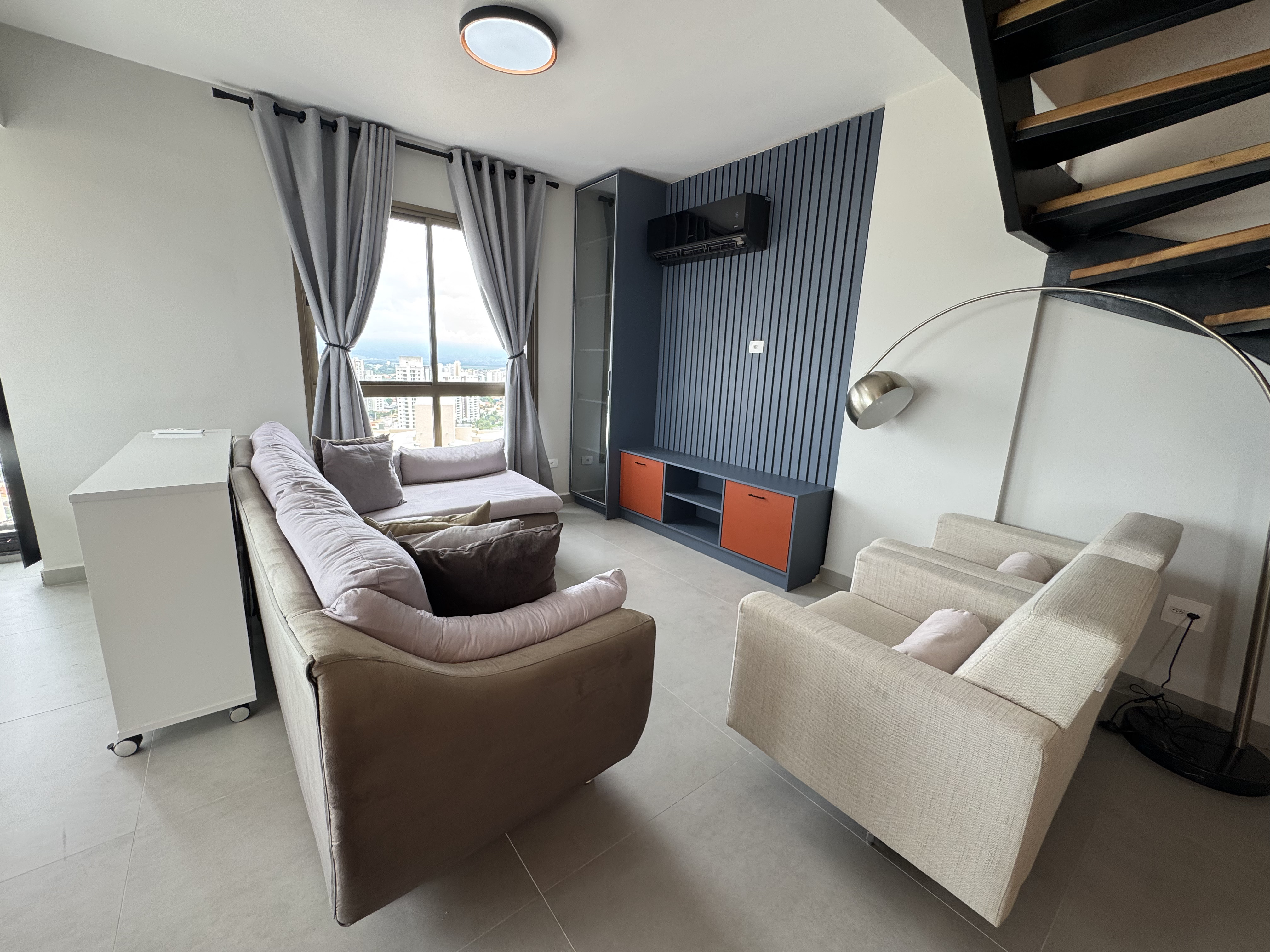 Apartamento triplex para venda e locação com 3 dormitórios, 119 m² no Edifício Jabuticabeiras em Taubaté/SP.