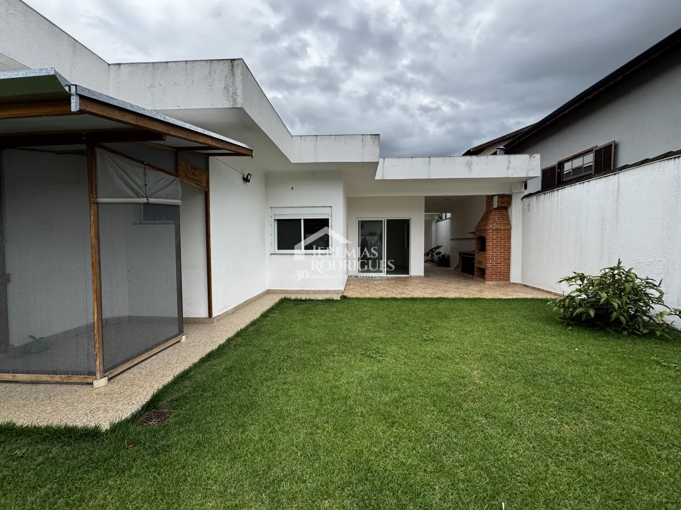 Casa para venda e locação com 3 suítes no Condomínio Real Ville em Pindamonhangaba/SP