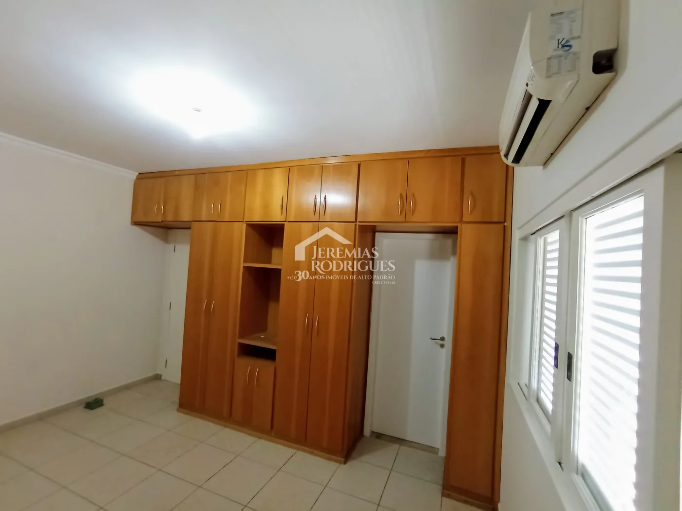 Casa para locação com 4 dormitórios no Condomínio Taubaté Village em Taubaté/SP.