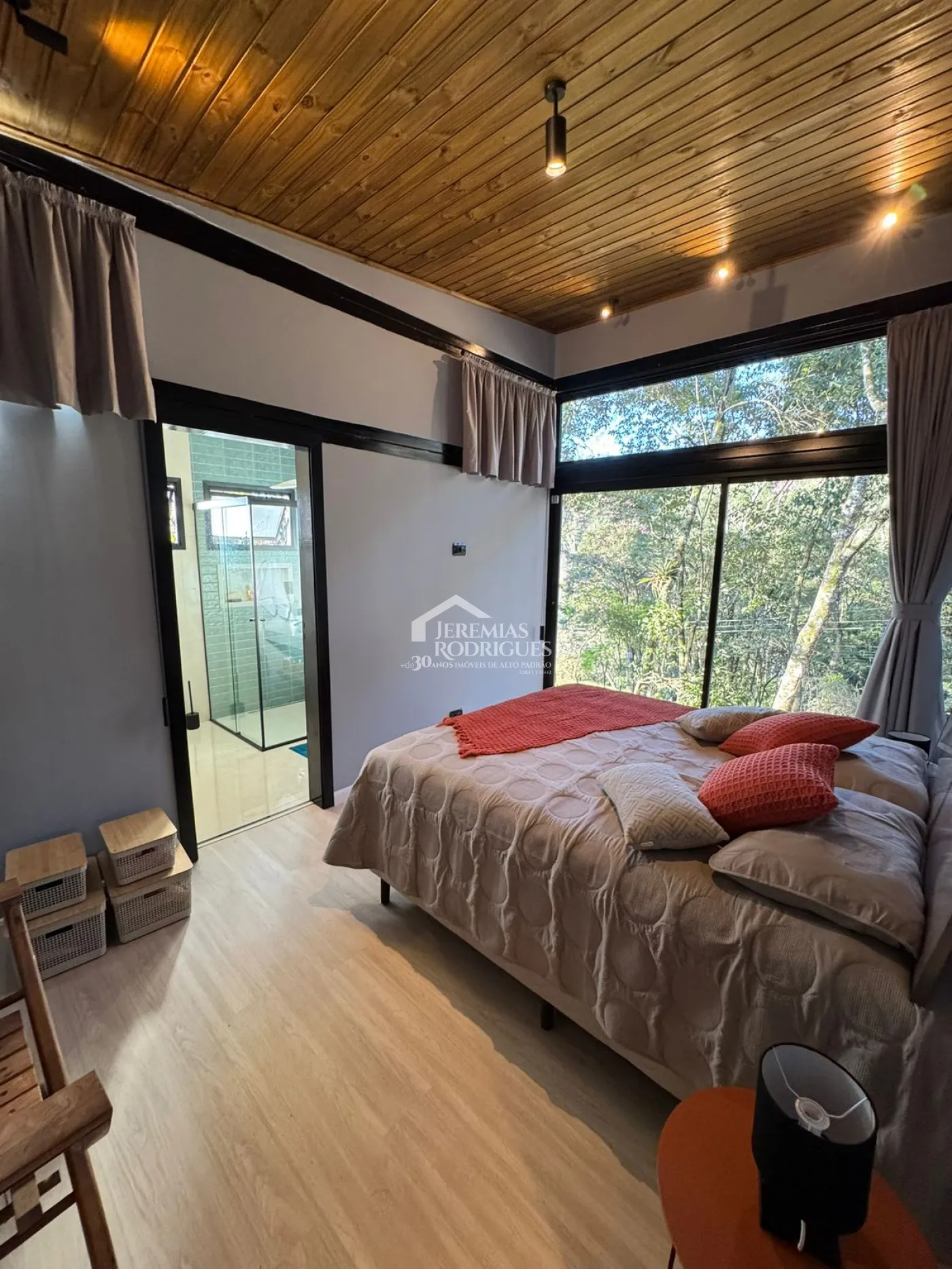 Casa à venda com 2 dormitórios no Condomínio Villagio Santa Cruz em Santo Antônio do Pinhal/SP.