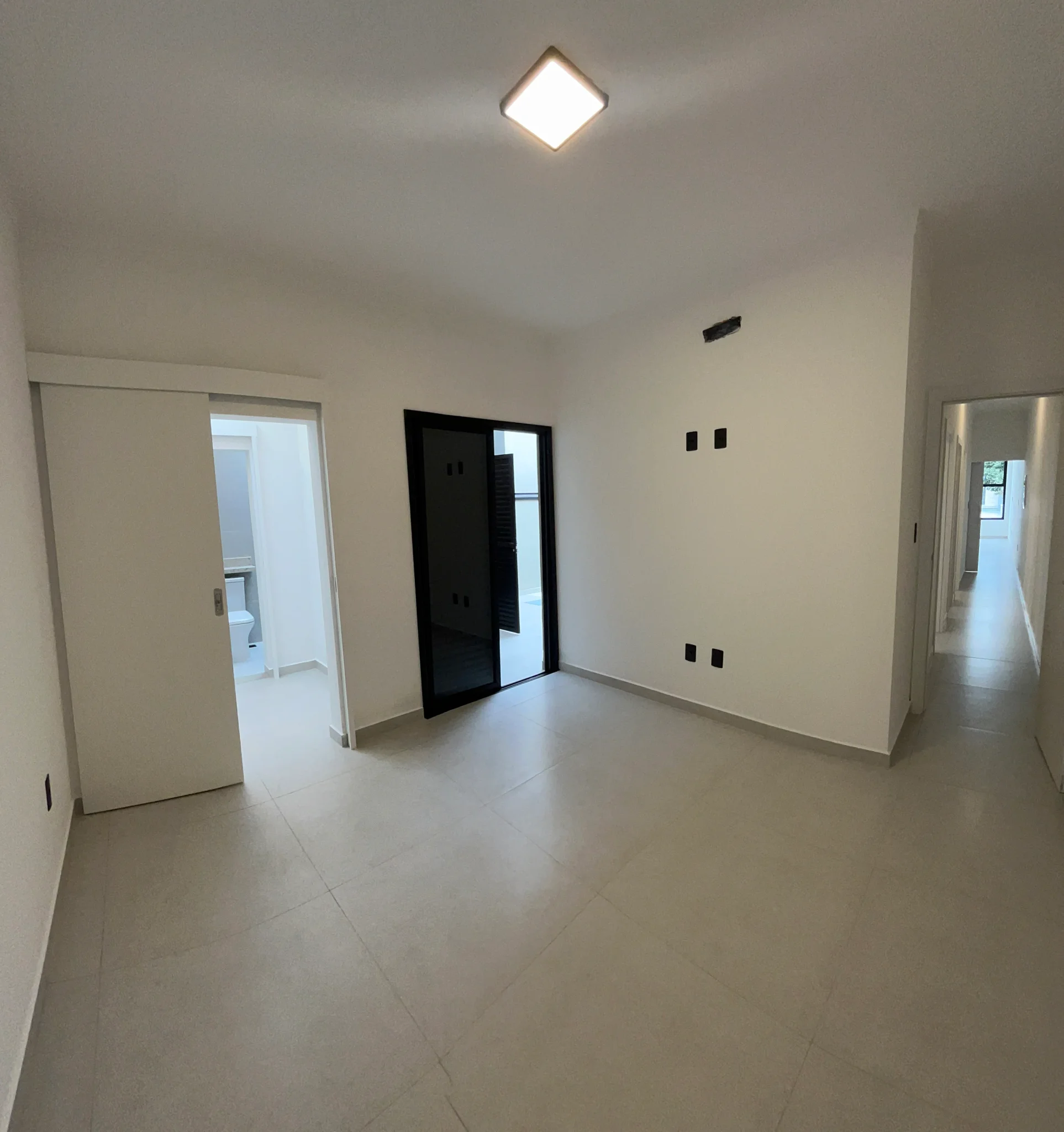 Casa térrea moderna com ilha gourmet à venda no Condomínio Laguna Residencial em Pindamonhangaba/SP