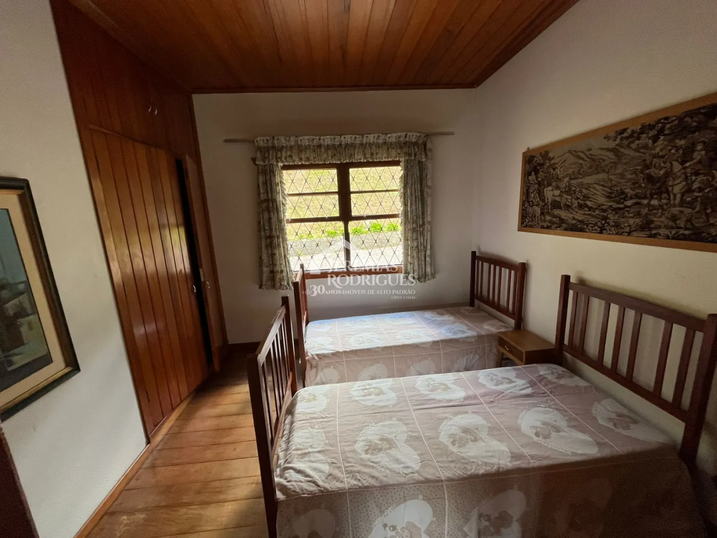 Casa para venda com 3 dormitórios no Jardim do Embaixador em Campos do Jordão/SP