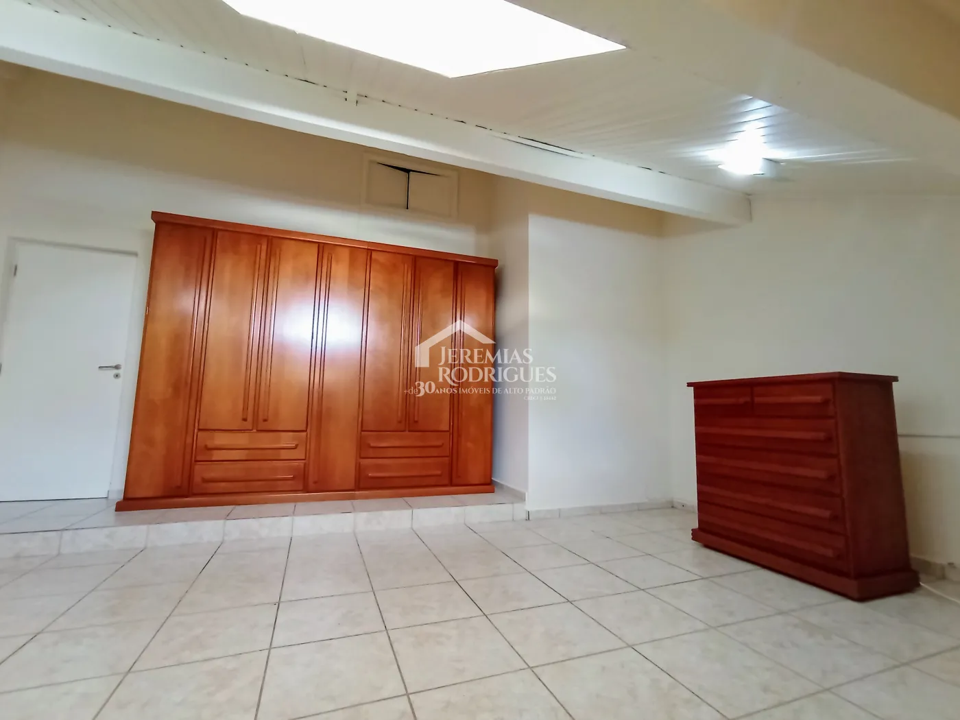 Casa para locação com 4 dormitórios no Condomínio Taubaté Village em Taubaté/SP.