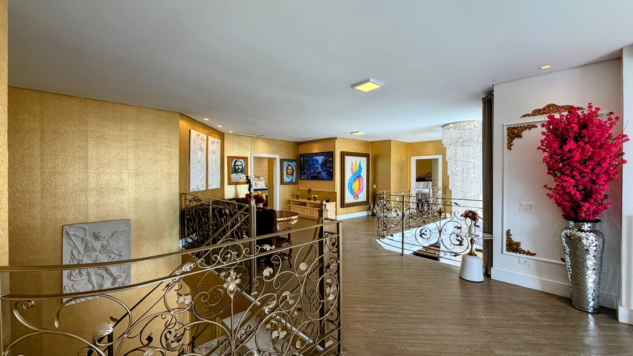 Casa à venda com 4 suítes no  Condomínio Iporanga em Campos do Jordão/SP. 