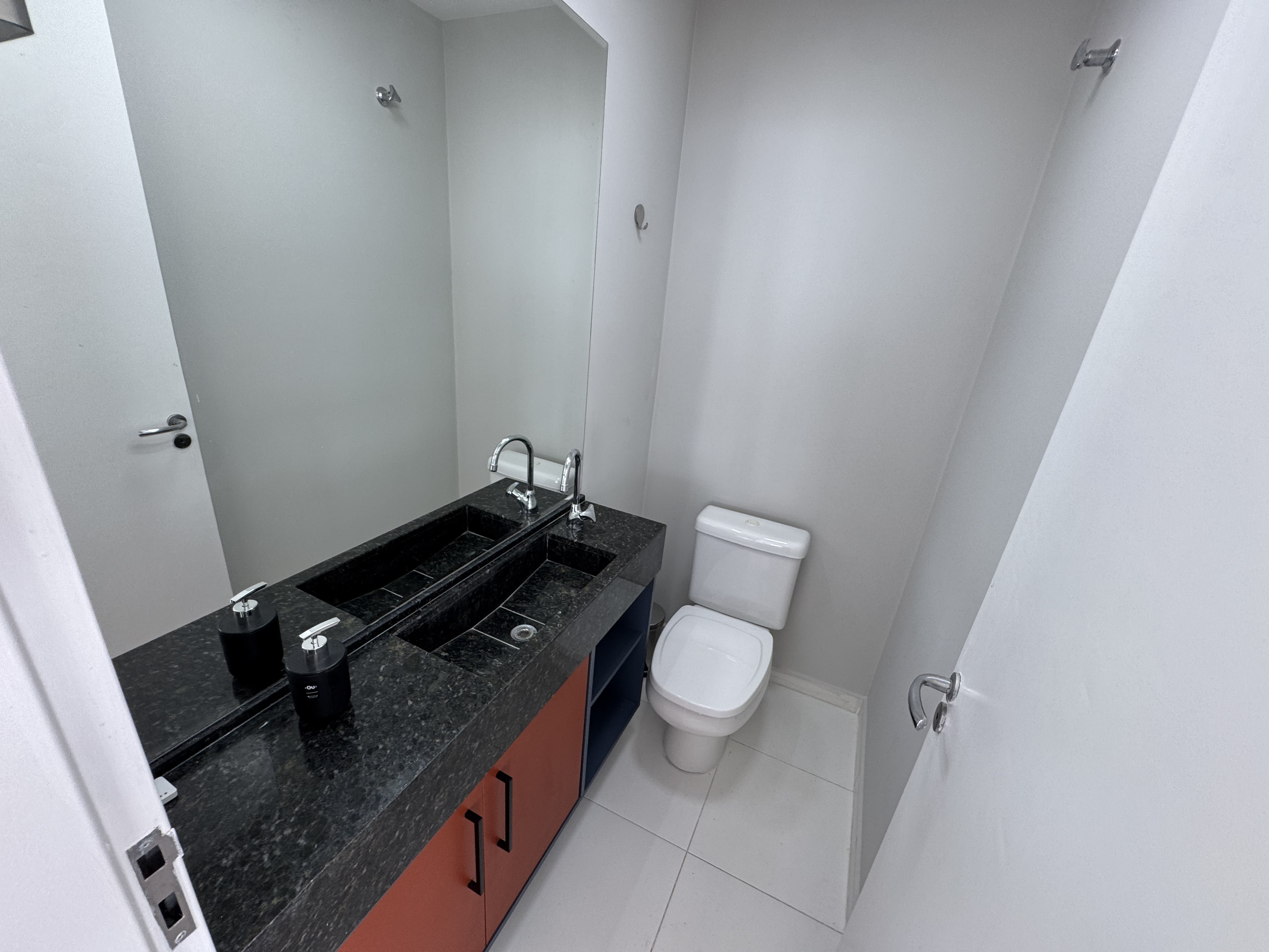 Apartamento triplex para venda e locação com 3 dormitórios, 119 m² no Edifício Jabuticabeiras em Taubaté/SP.