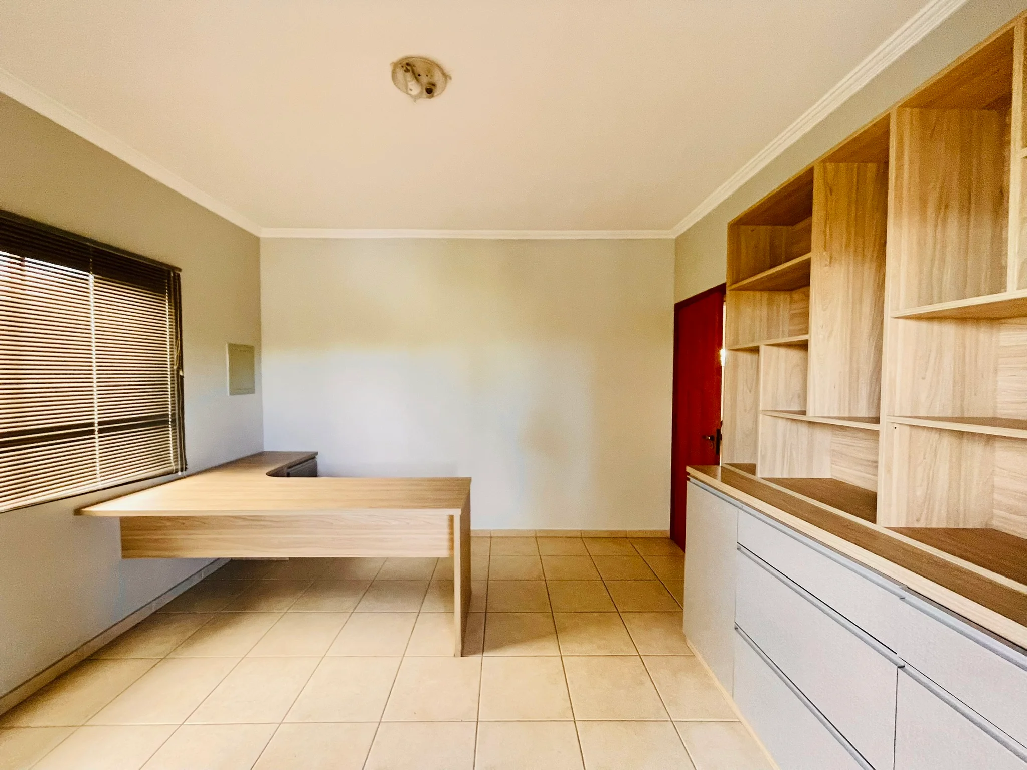 Casa à venda com 4 dormitórios no Condomínio Colonial Village I em Pindamonhangaba/SP. 