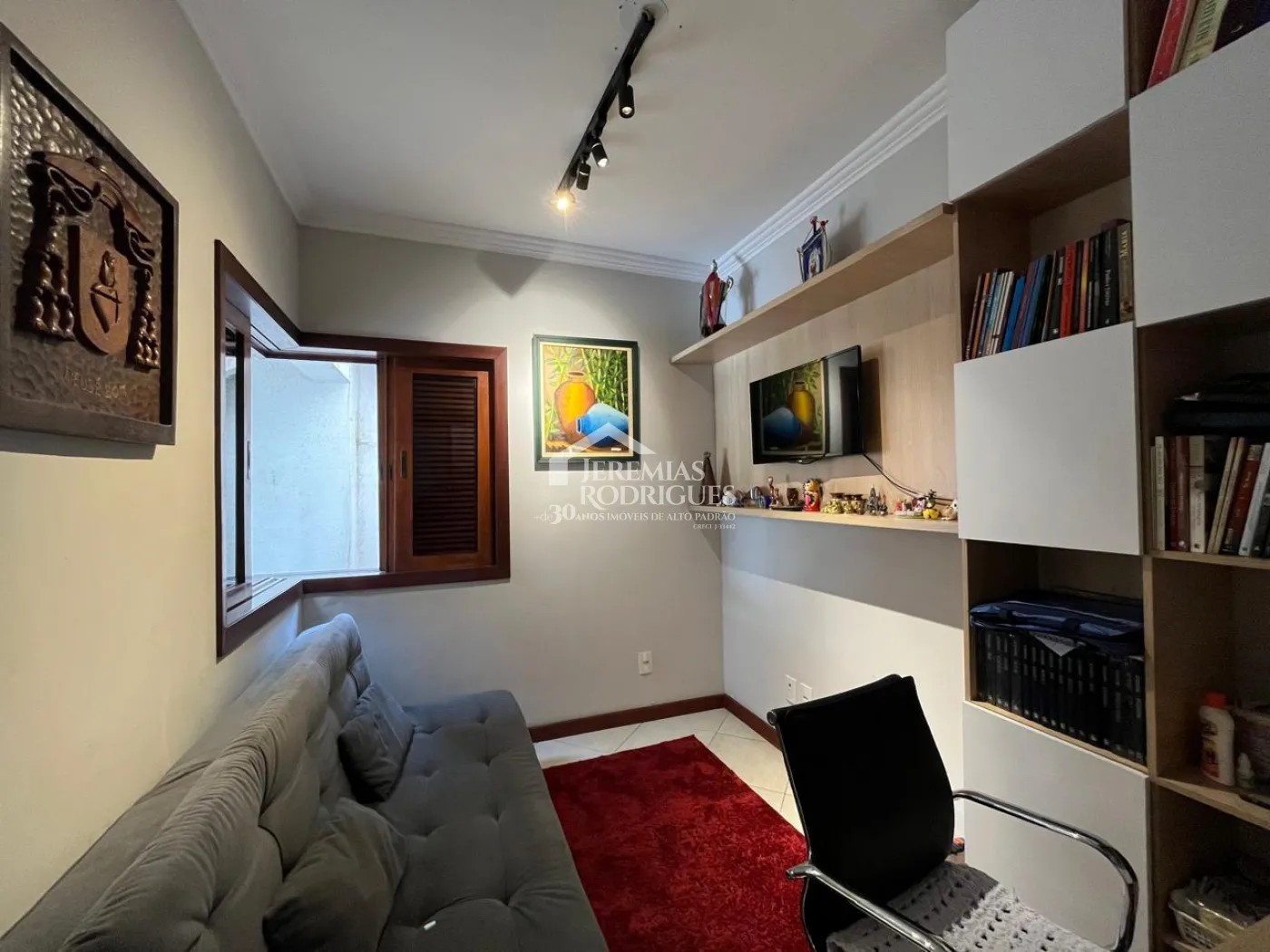 Casa à venda com 4 suítes no Condomínio Taubaté Village em Taubaté/SP.