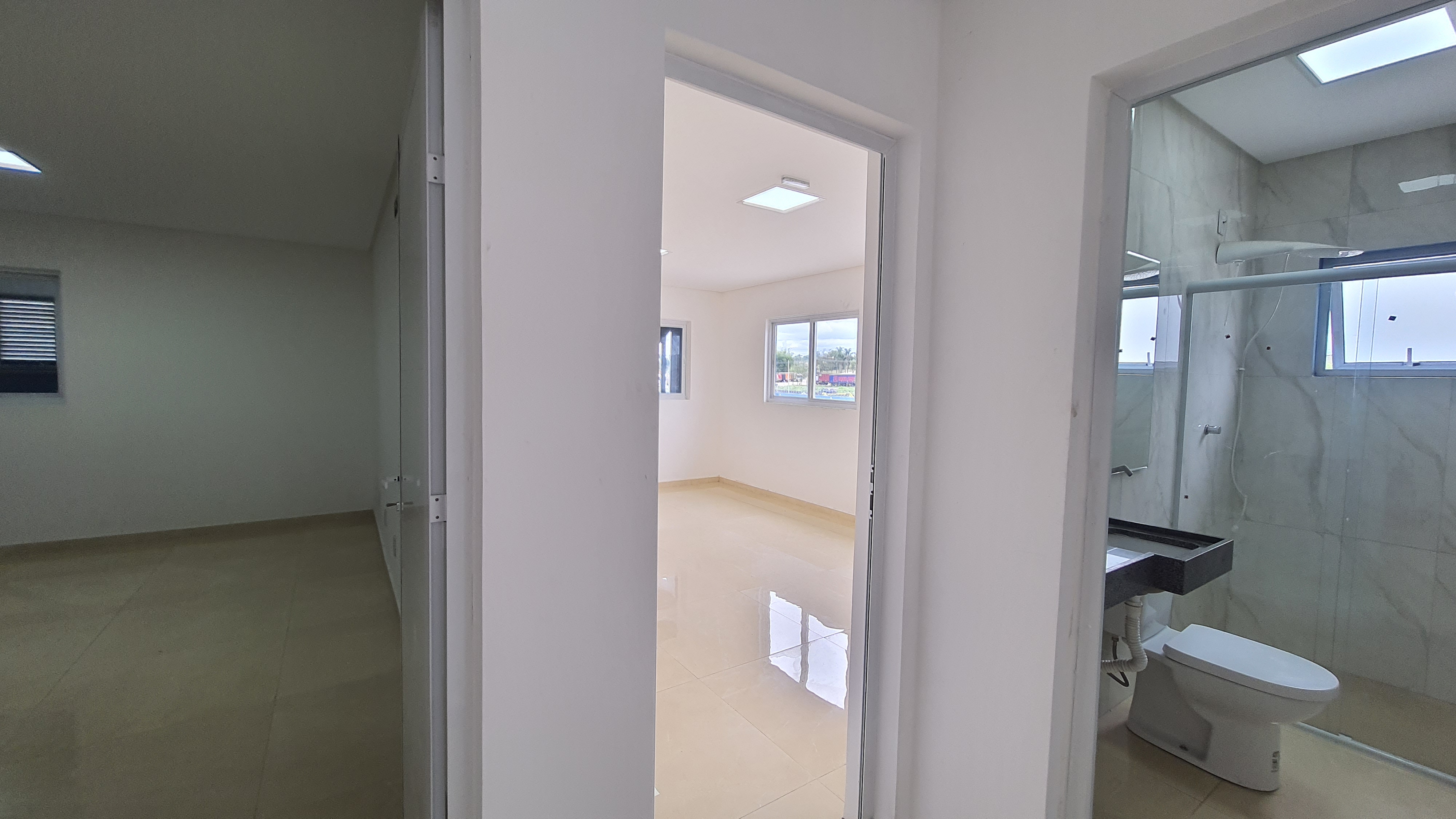 Galpão para locação com 3.900 m² no bairro Santa Luzia, na rodovia pres. Dutra em Caçapava/SP.  