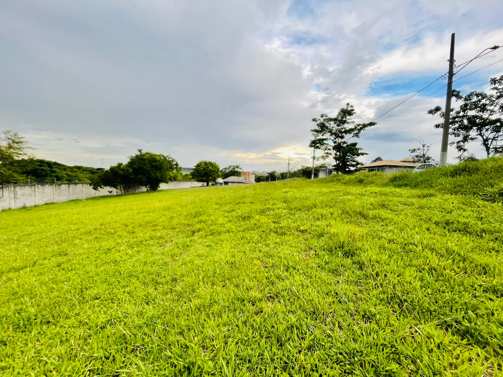 Terreno à venda com 1.011 m² no Condomínio Altos do Cataguá em Taubaté/SP