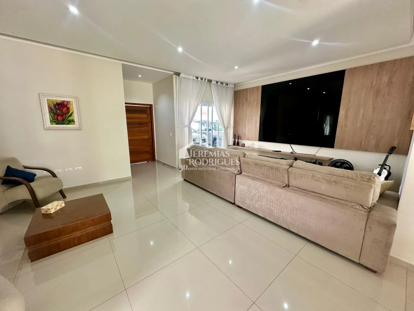 Casa mobiliada para locação com 3 suítes no Condomínio Real Ville em Pindamonhangaba/SP