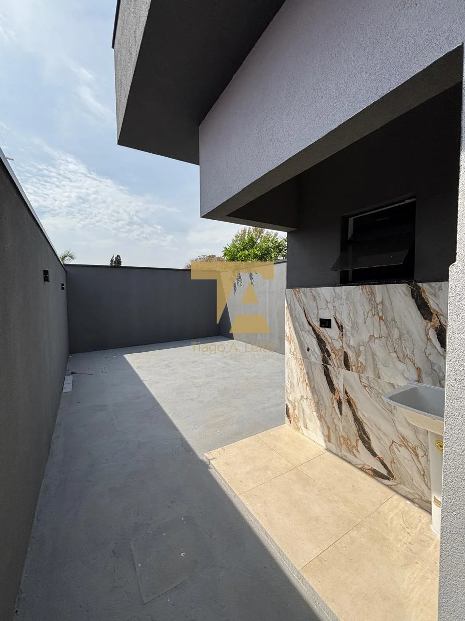 Casa com Quintal Amplo e 2 Quartos no bairro Cidade Nova
