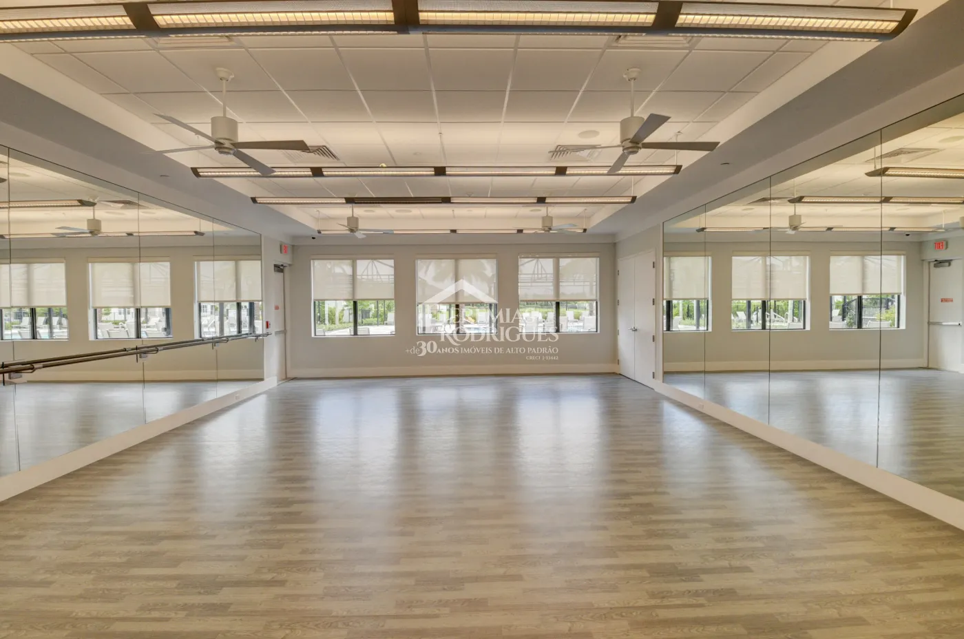 Casa com 4 dormitórios - Condomínio Dakota - Miami/ Flórida