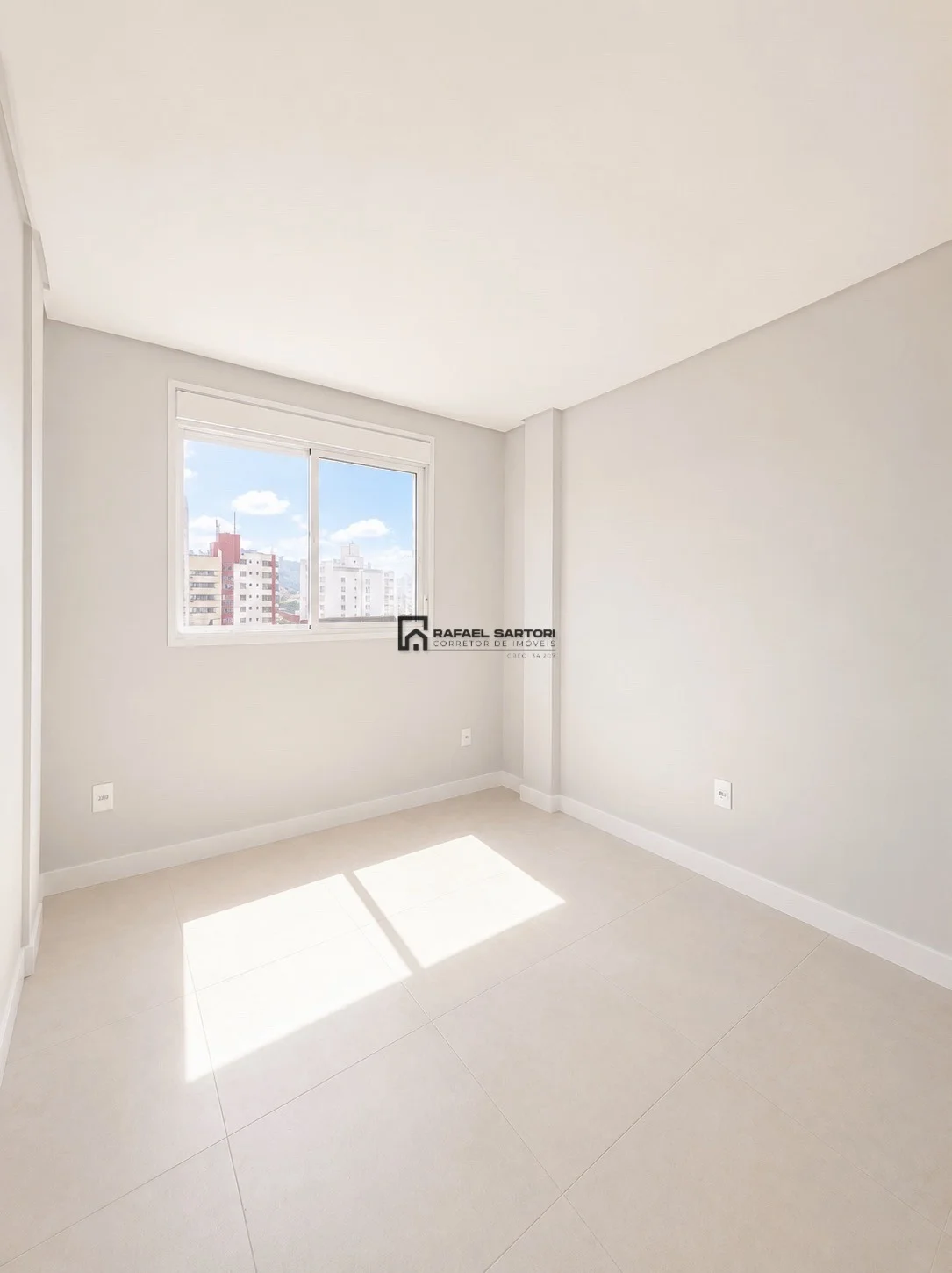 APARTAMENTO COM 03 QUARTOS NO CENTRO